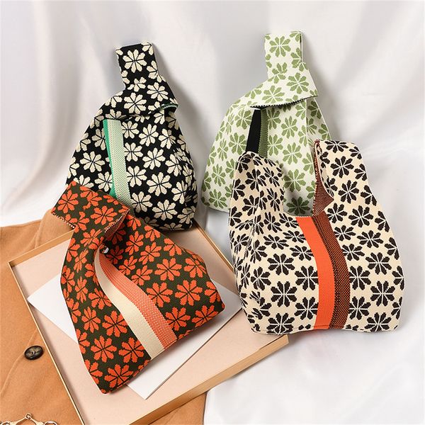 shopping bags retro knitted large capacity plaid women handbag fashion woven shopper purse mini knot wrist reusable student tote 230331
shopping bags retro knitted large capacity plaid women handbag fashion woven shopper purse mini knot wrist reusable student tote 230331