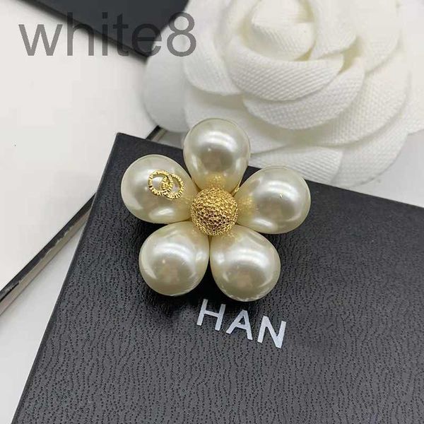 stud designer new style plump pearl petal corsage light luxury brooch recommended trend pt2o, Golden;silver
stud designer new style plump pearl petal corsage light luxury brooch recommended trend pt2o, Golden;silver