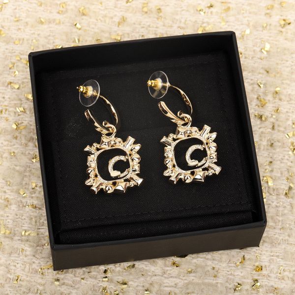 2023 luxury quality charm drop earring with diamond in 18k gold plated have box stamp square shape ps7757a, Golden
2023 luxury quality charm drop earring with diamond in 18k gold plated have box stamp square shape ps7757a, Golden
