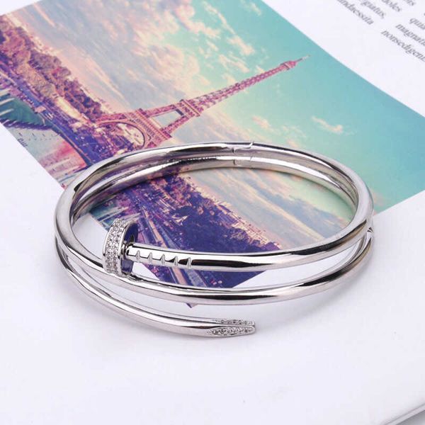 designer bracelet carti bangle jewelry fashion circle bracelet personalized female gold-plated diamond inlaid valentine's day, Black
designer bracelet carti bangle jewelry fashion circle bracelet personalized female gold-plated diamond inlaid valentine's day, Black
