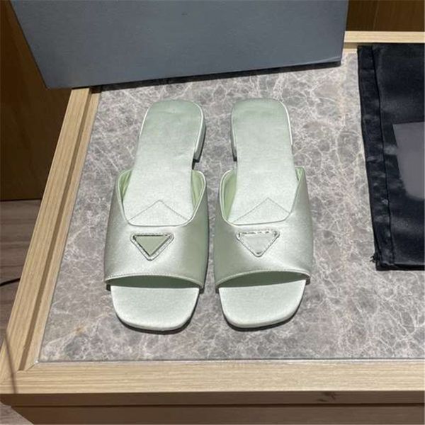 fashion slippers 2023 pradity luxury design summer men and women flat shoes thick sole leather rubber letter logo casual cartoon slippers 04, Black
fashion slippers 2023 pradity luxury design summer men and women flat shoes thick sole leather rubber letter logo casual cartoon slippers 04, Black