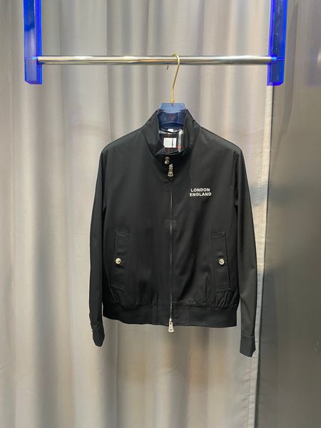 the new patterns designer brand jackets highqualitys stand collar embroidery design fashion stripe stitching casual man's jacket, Black;brown
the new patterns designer brand jackets highqualitys stand collar embroidery design fashion stripe stitching casual man's jacket, Black;brown
