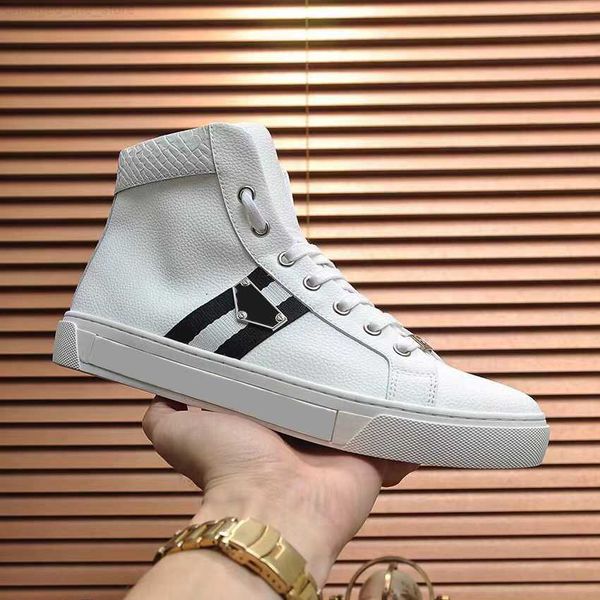 2023 pp fashion leisure shoe man high sports sneaker casual shoes running color white and biack size size 38-45, Black
2023 pp fashion leisure shoe man high sports sneaker casual shoes running color white and biack size size 38-45, Black