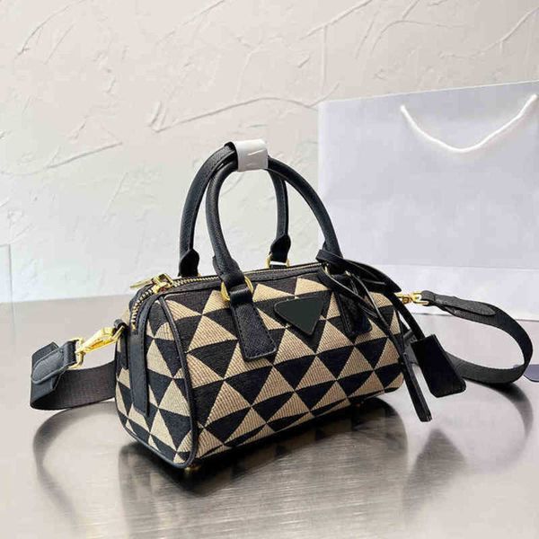 evening bags designer bag pillow bags luxury shoulder bag women fashion two-tone canvas handbag wide strap crossbody wallet 220908
evening bags designer bag pillow bags luxury shoulder bag women fashion two-tone canvas handbag wide strap crossbody wallet 220908