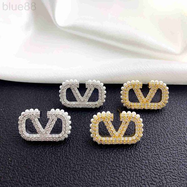 charm designer v-letter pearl earrings for female minority design high grade temperament full diamond small fragrance o470, Golden
charm designer v-letter pearl earrings for female minority design high grade temperament full diamond small fragrance o470, Golden