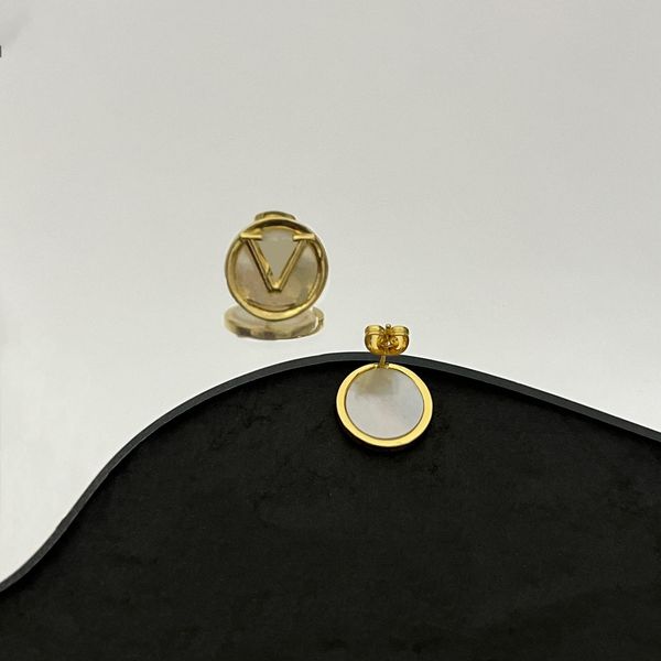 luxury brand designer earrings fashion gold hoop stud for lady women party wedding lovers gift engagement jewelry for bride various, Golden;silver
luxury brand designer earrings fashion gold hoop stud for lady women party wedding lovers gift engagement jewelry for bride various, Golden;silver