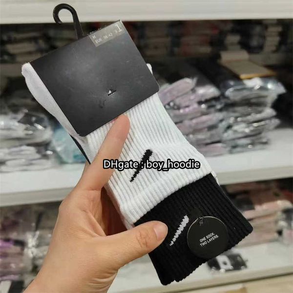 classic fashion men socks hook brand color stitched men's women's long tube sports training sock street couple middle tubes luxury, Black
classic fashion men socks hook brand color stitched men's women's long tube sports training sock street couple middle tubes luxury, Black