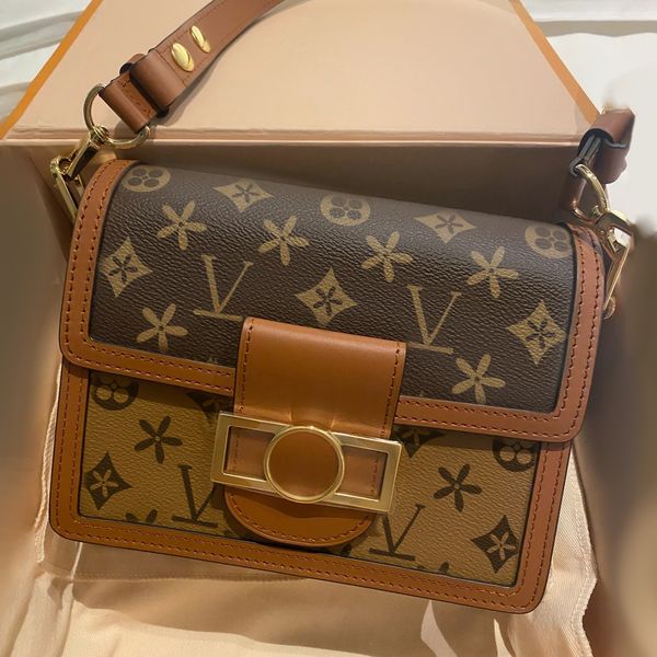 womens 2 size louvis dauphine brown flower bag m45958 m45959 luxury tote handbag men genuine leather clutch bags designer fashion gold chain
womens 2 size louvis dauphine brown flower bag m45958 m45959 luxury tote handbag men genuine leather clutch bags designer fashion gold chain