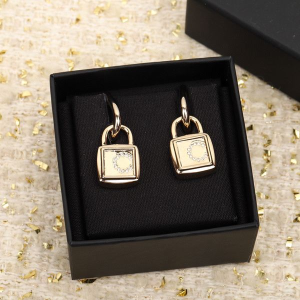 2023 luxury quality charm drop earring with diamond and padlock design in 18k gold plated have box stamp ps7750a, Golden
2023 luxury quality charm drop earring with diamond and padlock design in 18k gold plated have box stamp ps7750a, Golden