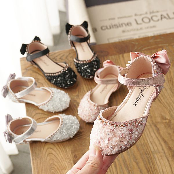 sandals 2023 spring summer korean soft soled girls half princess shoes children s fashion bow leather 230331, Black;red
sandals 2023 spring summer korean soft soled girls half princess shoes children s fashion bow leather 230331, Black;red