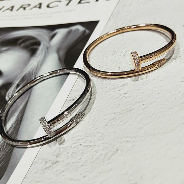 2023 designer bracelet carti bangle jewelry elastic head and tail diamond bracelet gold couple style fashion colorless, Black
2023 designer bracelet carti bangle jewelry elastic head and tail diamond bracelet gold couple style fashion colorless, Black