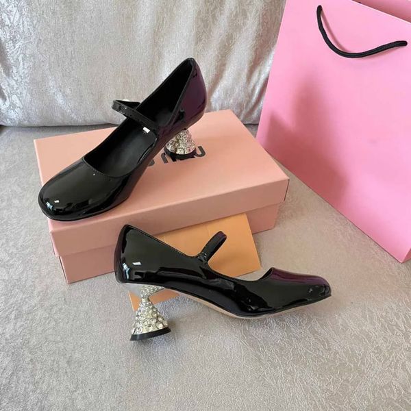 designer women's high heels dress shoes drill buckle fashion brand party round head wedding dress nude black patent leather shiny dress
designer women's high heels dress shoes drill buckle fashion brand party round head wedding dress nude black patent leather shiny dress