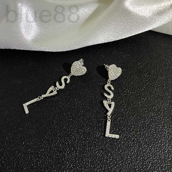 charm designer new light luxury romantic full diamond love earrings female ins red letter long advanced design sense xico, Golden
charm designer new light luxury romantic full diamond love earrings female ins red letter long advanced design sense xico, Golden