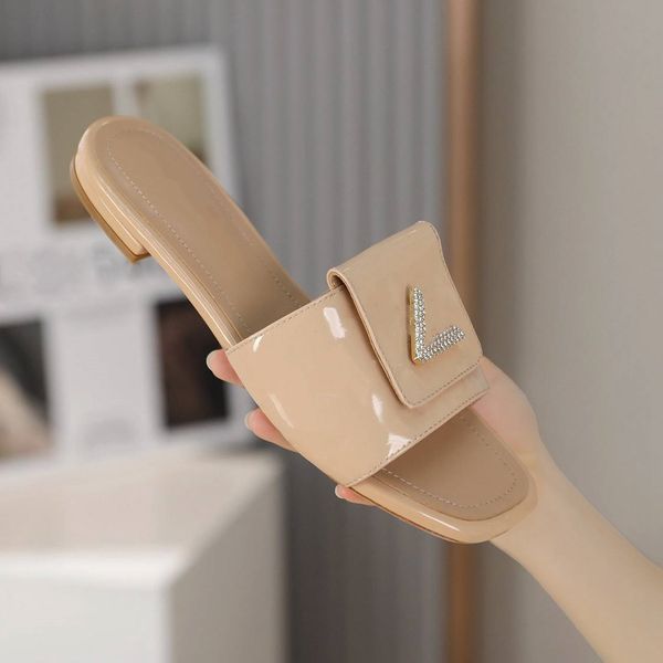 fashion slippers 2023 luxury design summer men and women flat shoes thick sole leather rubber letter logo casual cartoon slippers viuity 07-, Black
fashion slippers 2023 luxury design summer men and women flat shoes thick sole leather rubber letter logo casual cartoon slippers viuity 07-, Black