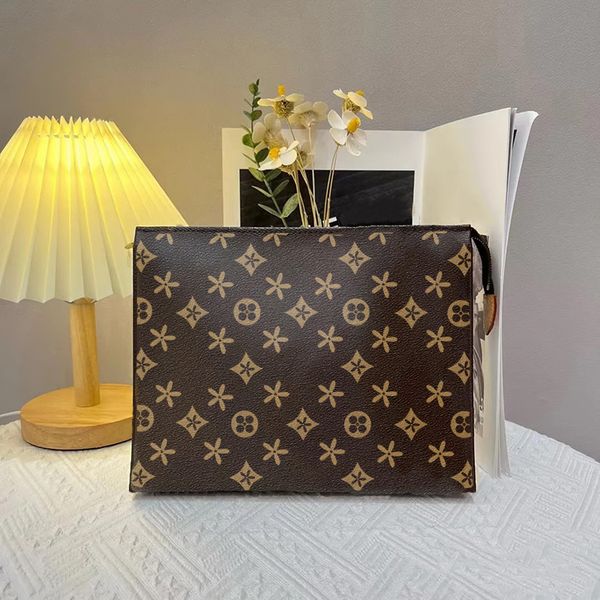 m46037 pouch toilette clutch bag luxury designer louvis wash travel stuff sack bag women men purse satchel handbags cosmetic tote crossbody
m46037 pouch toilette clutch bag luxury designer louvis wash travel stuff sack bag women men purse satchel handbags cosmetic tote crossbody