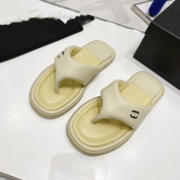fashion slippers 2023 channel luxury design summer men and women flat shoes thick sole leather rubber letter logo casual cartoon slippers 05, Black
fashion slippers 2023 channel luxury design summer men and women flat shoes thick sole leather rubber letter logo casual cartoon slippers 05, Black