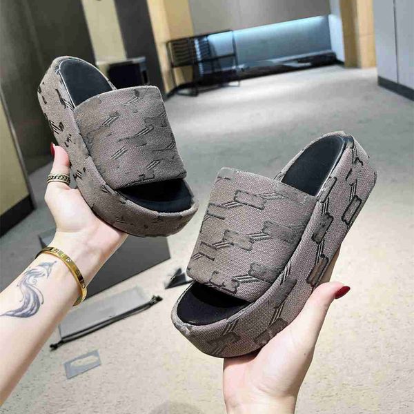 fashion slippers 2023 balencaigaity luxury design summer men and women flat shoes thick sole leather rubber letter logo casual cartoon slipp, Black
fashion slippers 2023 balencaigaity luxury design summer men and women flat shoes thick sole leather rubber letter logo casual cartoon slipp, Black