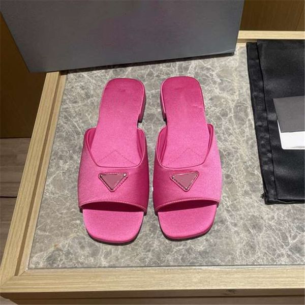 fashion slippers 2023 pradity luxury design summer men and women flat shoes thick sole leather rubber letter logo casual cartoon slippers 04, Black
fashion slippers 2023 pradity luxury design summer men and women flat shoes thick sole leather rubber letter logo casual cartoon slippers 04, Black