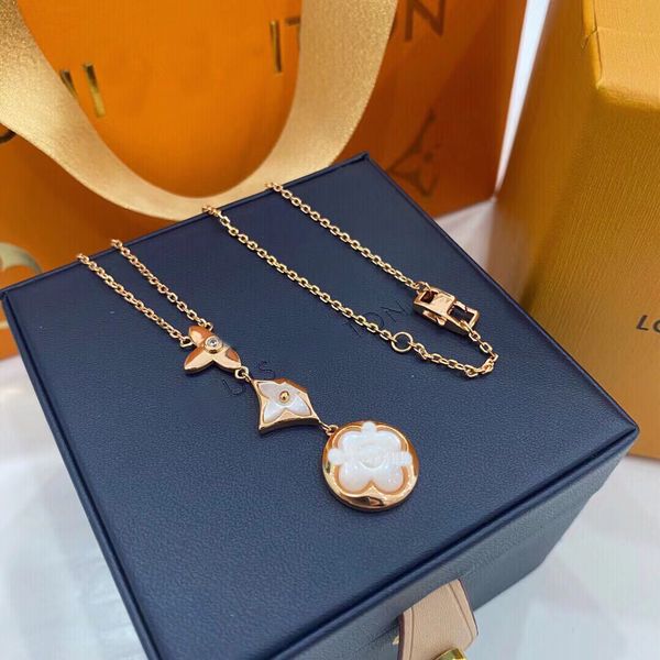designer necklace pendant clover necklaces for women luxury 18k gold fashion classic seashell jewelry holiday gift, Silver
designer necklace pendant clover necklaces for women luxury 18k gold fashion classic seashell jewelry holiday gift, Silver