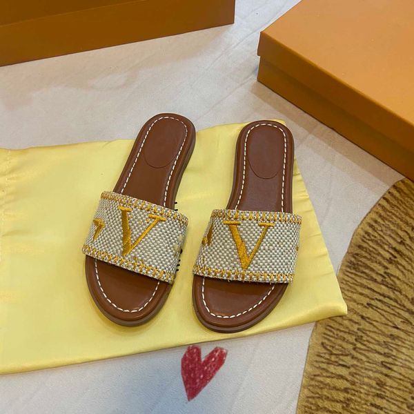 2023 new retro slippers, sandals, canvas shoes, soft soles and comfortable outdoor beach electric embroidered fabrics imported printed flat, Black
2023 new retro slippers, sandals, canvas shoes, soft soles and comfortable outdoor beach electric embroidered fabrics imported printed flat, Black