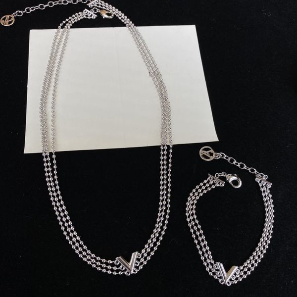 new style designer gold chain bracelet womens bracelets love jewelry luxury letter pendant clover bracelet for women charm necklace.earring, Silver
new style designer gold chain bracelet womens bracelets love jewelry luxury letter pendant clover bracelet for women charm necklace.earring, Silver