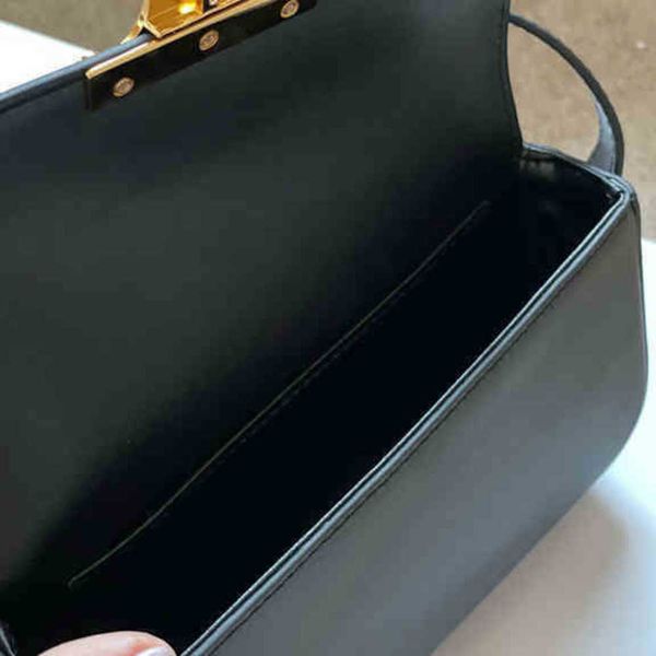 shoulder bags luxury brand fashion simple small square messenger women's designer real leather chain mobile phone handbags 1220
shoulder bags luxury brand fashion simple small square messenger women's designer real leather chain mobile phone handbags 1220