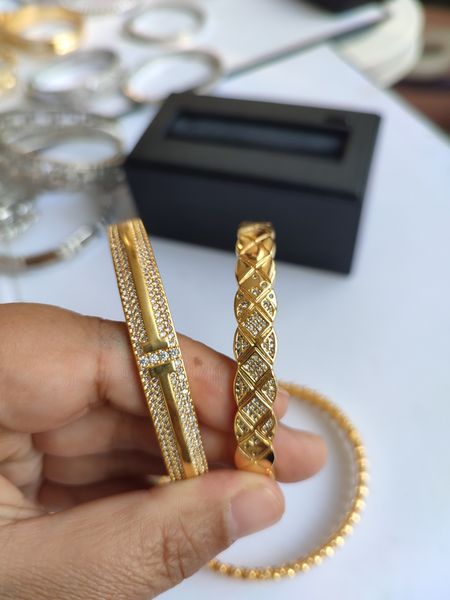 silver torque designer solid gold single tennis bangle luxury bracelets set brand fashion diamond jewelry for men women party wedding everyd, Golden;silver
silver torque designer solid gold single tennis bangle luxury bracelets set brand fashion diamond jewelry for men women party wedding everyd, Golden;silver