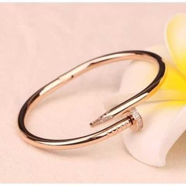 designer bracelet carti bangle jewelry bracelet men's and women's titanium steel gold diamond inlaid simple personality korean ver, Black
designer bracelet carti bangle jewelry bracelet men's and women's titanium steel gold diamond inlaid simple personality korean ver, Black