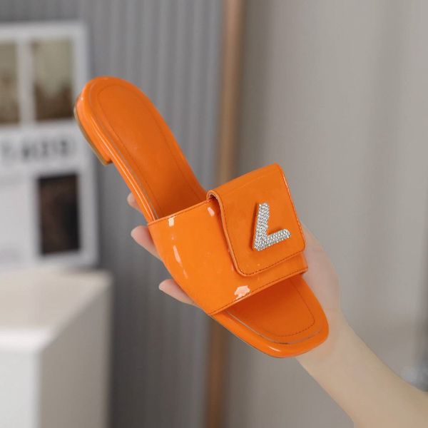fashion slippers 2023 luxury design summer men and women flat shoes thick sole leather rubber letter logo casual cartoon slippers viuity 07-, Black
fashion slippers 2023 luxury design summer men and women flat shoes thick sole leather rubber letter logo casual cartoon slippers viuity 07-, Black