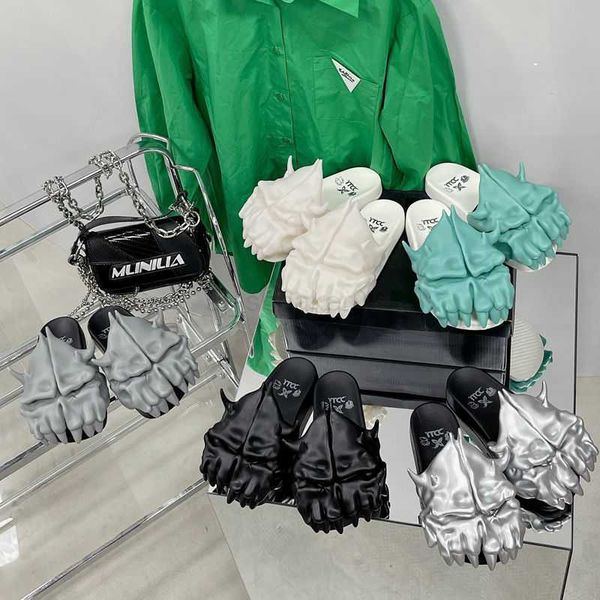 itcc bite shoes x shcr demon head slippers couple fashion brand artist co branding concept anti slip outwear, Black
itcc bite shoes x shcr demon head slippers couple fashion brand artist co branding concept anti slip outwear, Black