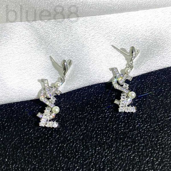 charm designer tiktok same zircon letter earrings love vsl premium pearl light luxury cool style mco9, Golden
charm designer tiktok same zircon letter earrings love vsl premium pearl light luxury cool style mco9, Golden