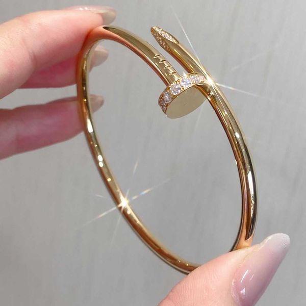 2023 designer bracelet carti bangle jewelry classic head and tail inlaid diamond bracelet high grade colorless minority, Black
2023 designer bracelet carti bangle jewelry classic head and tail inlaid diamond bracelet high grade colorless minority, Black