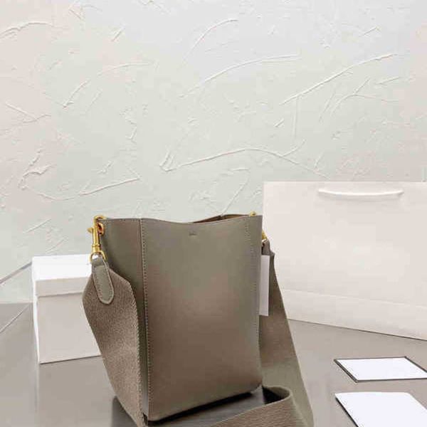 shoulder bags luxury brand bucket fashion simple square clutch women's designer real leather mobile phone handbags 1220
shoulder bags luxury brand bucket fashion simple square clutch women's designer real leather mobile phone handbags 1220
