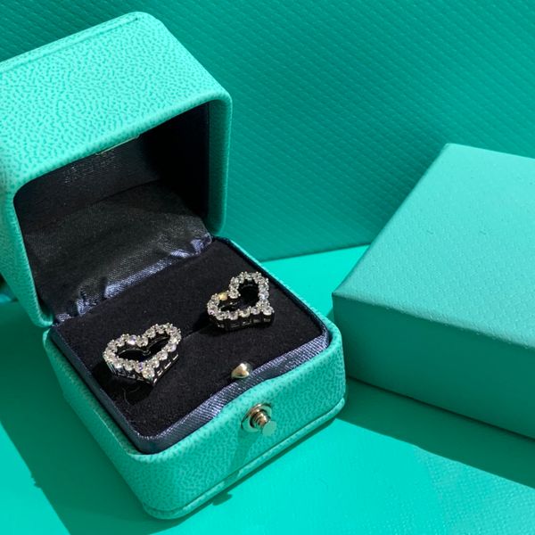 luxury designer earring luxury fashion earrings trendy and versatile earrings love heart shaped ladies diamond stud earrings fine earrings a, Golden;silver
luxury designer earring luxury fashion earrings trendy and versatile earrings love heart shaped ladies diamond stud earrings fine earrings a, Golden;silver