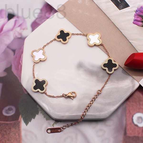 pendant necklaces designer korean version of simple and non-fading black steel double-sided four-leaf clover five-flower bracelet female 18k, Silver
pendant necklaces designer korean version of simple and non-fading black steel double-sided four-leaf clover five-flower bracelet female 18k, Silver