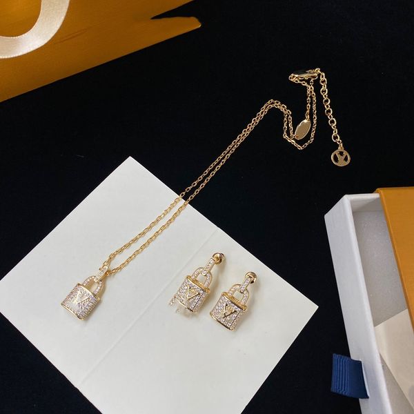 New style Designer Gold Chain Bracelet Womens Bracelets Love Jewelry Luxury Letter Pendant clover Bracelet For Women Charm necklace.Earring wedding 35
New style Designer Gold Chain Bracelet Womens Bracelets Love Jewelry Luxury Letter Pendant clover Bracelet For Women Charm necklace.Earring wedding 35