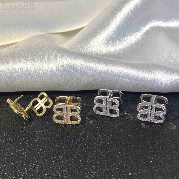 charm designer korean version cool wind double letter ear buckle simple, light and luxurious, high-grade stud ins, net red, same style ring, Golden
charm designer korean version cool wind double letter ear buckle simple, light and luxurious, high-grade stud ins, net red, same style ring, Golden