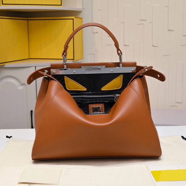 30cm classic handbag purse tote bag genuine leather removable strap square rotary lock inside yellow eyes silver hardware men crossbody bags
30cm classic handbag purse tote bag genuine leather removable strap square rotary lock inside yellow eyes silver hardware men crossbody bags