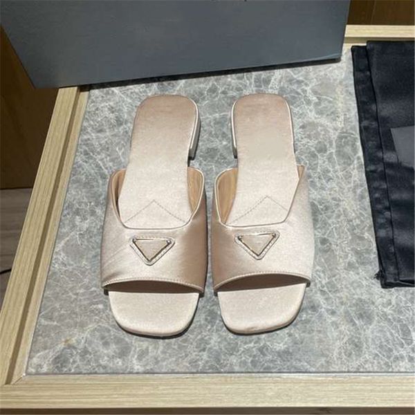 fashion slippers 2023 pradity luxury design summer men and women flat shoes thick sole leather rubber letter logo casual cartoon slippers 04, Black
fashion slippers 2023 pradity luxury design summer men and women flat shoes thick sole leather rubber letter logo casual cartoon slippers 04, Black