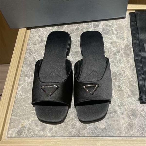 fashion slippers 2023 pradity luxury design summer men and women flat shoes thick sole leather rubber letter logo casual cartoon slippers 04, Black
fashion slippers 2023 pradity luxury design summer men and women flat shoes thick sole leather rubber letter logo casual cartoon slippers 04, Black