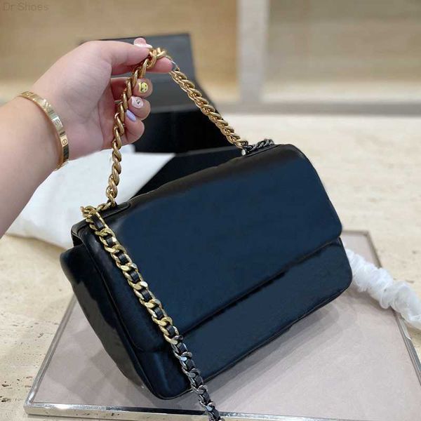 pochette bag fashion brand designs women handbags 2021 series of classic luxury flap lamb leather 26cm and 30cm gold chain purse
pochette bag fashion brand designs women handbags 2021 series of classic luxury flap lamb leather 26cm and 30cm gold chain purse