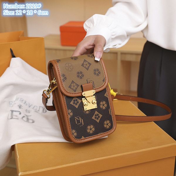 wholesale ladies shoulder bags 3 colors small fresh classic retro printed mobile phone bag gold buckle fashion handbag trend contrast leathe
wholesale ladies shoulder bags 3 colors small fresh classic retro printed mobile phone bag gold buckle fashion handbag trend contrast leathe