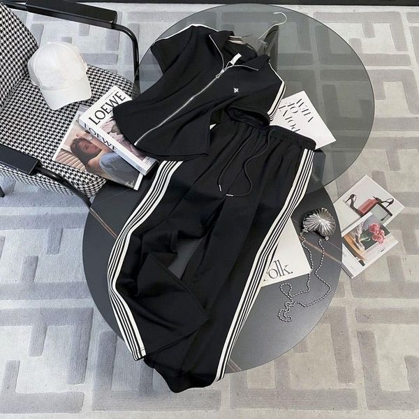 fashionable womens tracksuits t shirt 2 pieces trousers sport swear new sportswear triangle short sleeved spring casual womens sportswear pi, Gray
fashionable womens tracksuits t shirt 2 pieces trousers sport swear new sportswear triangle short sleeved spring casual womens sportswear pi, Gray