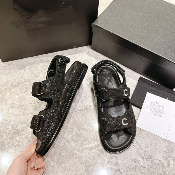 new pattern cc luxury designer outdoor beach shoes flat classics slippers fashion women leather slides p leather casual sandals gt
new pattern cc luxury designer outdoor beach shoes flat classics slippers fashion women leather slides p leather casual sandals gt