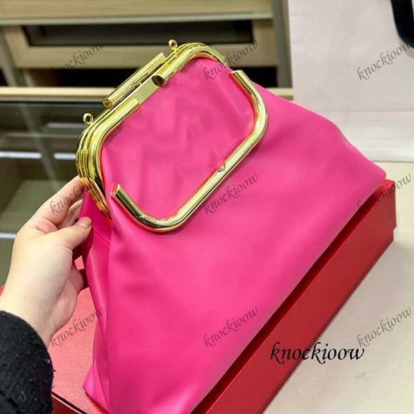 luxury designer shoulder bags,new women's handbags,tote bags,luxury ladies messenger bags,classic style fashion armpit bags 230501
luxury designer shoulder bags,new women's handbags,tote bags,luxury ladies messenger bags,classic style fashion armpit bags 230501