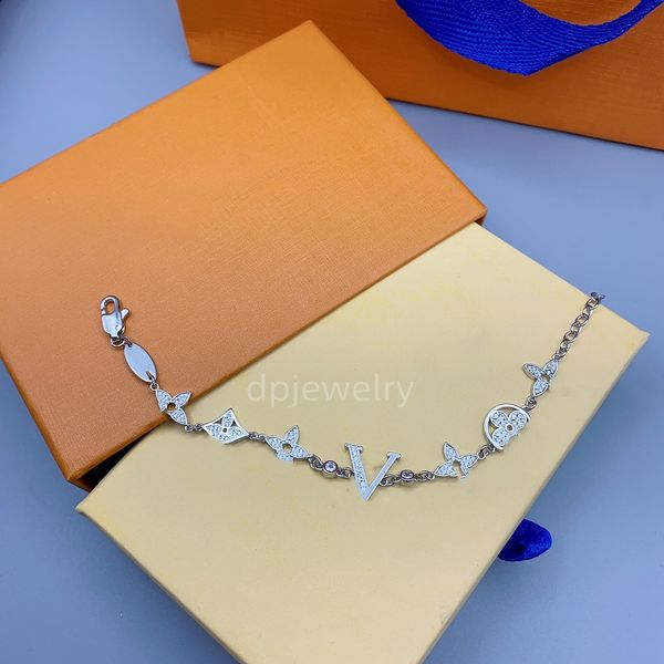 

2023 Luxury Designer Elegant Gold and Silver Bracelet Fashion Women's Letter Pendant Clover Bracelet Wedding Special Design Jewelry Quality clover bracelet