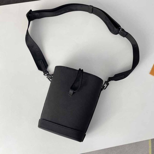 5a luxury bucket embosseoulder bag designer bags detachable adjustable fabric straps leather making handbags
5a luxury bucket embosseoulder bag designer bags detachable adjustable fabric straps leather making handbags