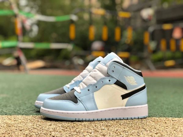 designer shoes 1 basketball shoes 1s mid gs ice blue black sail white women sports sneakers
designer shoes 1 basketball shoes 1s mid gs ice blue black sail white women sports sneakers