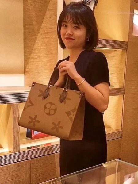2023 luxury tote bag designer womens handbags crossbody flower ladies casual pvc genuine leather purse shoulder bags female large handbag
2023 luxury tote bag designer womens handbags crossbody flower ladies casual pvc genuine leather purse shoulder bags female large handbag