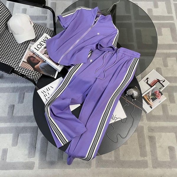 23ss fashionable womens tracksuits t shirt trousers sport swear new sportswear triangle short sleeved spring casual womens sportswear pink t, Gray
23ss fashionable womens tracksuits t shirt trousers sport swear new sportswear triangle short sleeved spring casual womens sportswear pink t, Gray